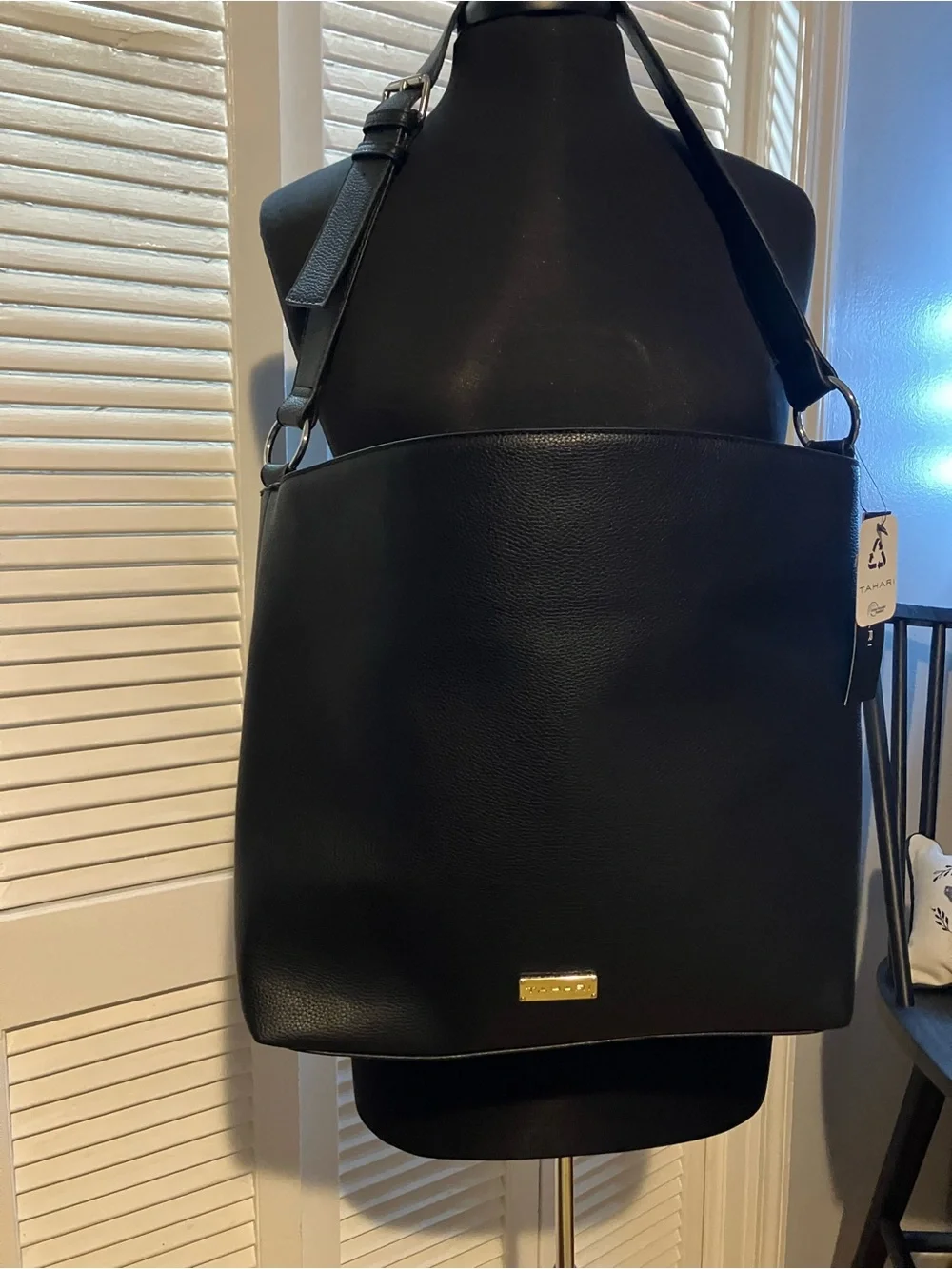TAHARI Black Leather Purse